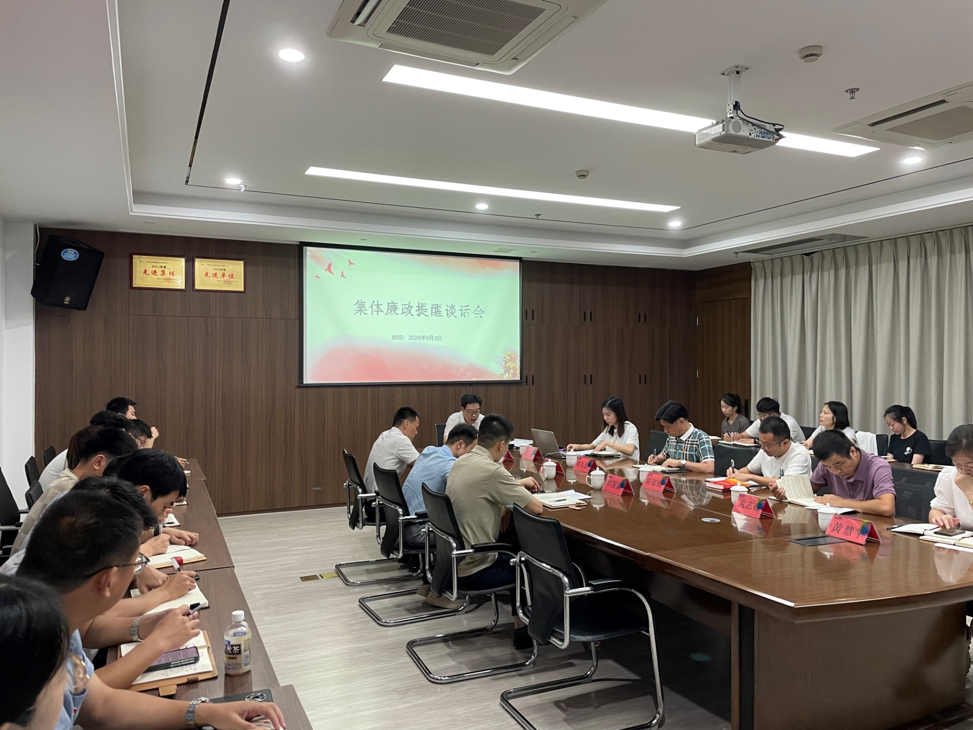 市交投集團(tuán)領(lǐng)導(dǎo)深入市交投物流集團(tuán)市交投勘察設(shè)計(jì)公司開展聯(lián)系點(diǎn)工作，葉嵐清拍攝2.jpg